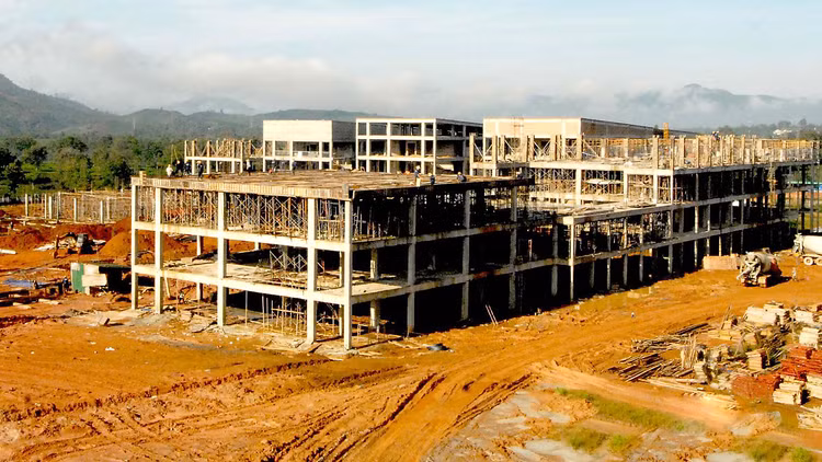 Thanh tra phát hiện có 2 gói thầu thuộc Dự án Đầu tư xây dựng công trình Bệnh viện II Lâm Đồng được nghiệm thu, thanh toán chưa đúng với thực tế thi công. Ảnh: Đoàn Kiên