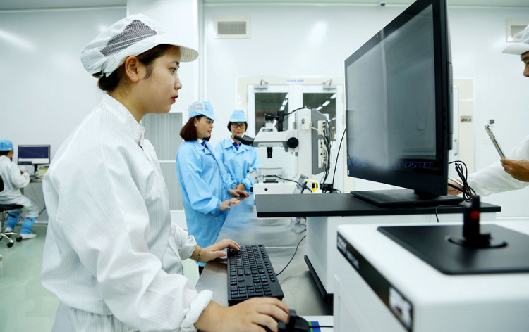 Trong cuộc chơi hội nhập, doanh nghiệp Việt phải tự thay đổi, nâng cao năng lực cạnh tranh thông qua đổi mới quản trị, công nghệ… Ảnh: Lê Tiên