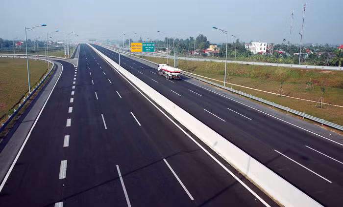 Cần hơn 300.000 tỷ đồng vốn ngoài ngân sách cho phát triển hạ tầng giao thông trong 5 năm tới. Ảnh: Lê Tiên