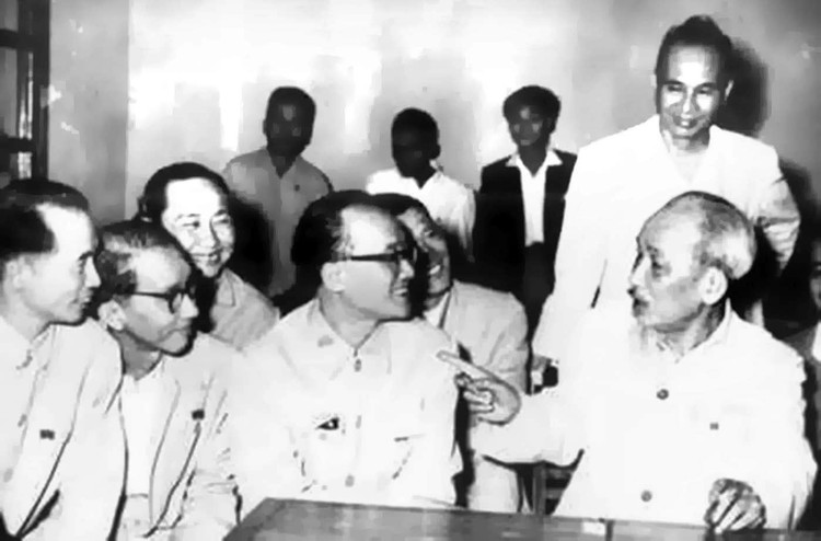 Nhờ sức cảm hóa, ảnh hưởng nhân cách của Bác Hồ cùng với chính sách đúng đắn, chân thành, cởi mở… mà nhiều thế hệ nhân tài đã cống hiến cho đất nước