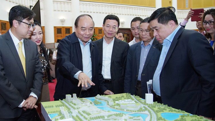 Thủ tướng Chính phủ trao đổi về Đề án thành lập Trung tâm Đổi mới sáng tạo quốc gia. Ảnh: Quang Hiếu