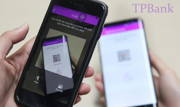 Một số ngân hàng thương mại đã chuyển đổi mô hình hoạt động, kinh doanh và sản phẩm, dịch vụ theo hướng số hóa thực thụ. Ảnh: Hoàn Vinh