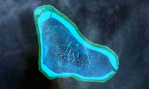 Bãi cạn Scarborough, khu vực Philippines và Trung Quốc có tranh chấp ở Biển Đông. Ảnh: Inquirer.