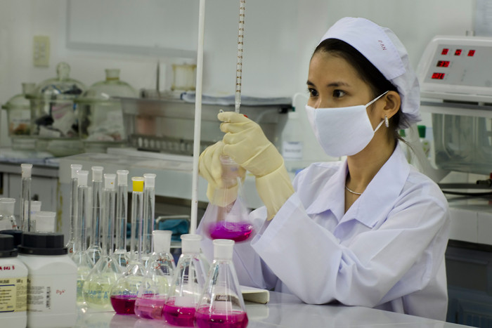 Nhà thầu cho biết sẽ có văn bản gửi Bộ Y tế để tham vấn về sự giống/khác nhau về mặt dược học giữa bột thuốc pha hỗn dịch và hỗn dịch. Ảnh: Tường Lâm