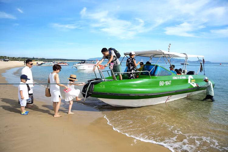 Đẩy mạnh phát triển ngành du lịch và logistics sẽ góp phần nâng cao năng lực cạnh tranh quốc gia. Ảnh: Lê Tiên