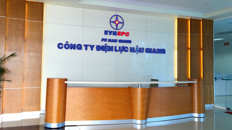 Do nghi ngờ chứng chỉ sơ cấp nghề của 1 nhân sự là giả nên Công ty Điện lực Hậu Giang yêu cầu nhà thầu cung cấp mã số bảo hiểm xã hội để xác minh. Ảnh: NC st