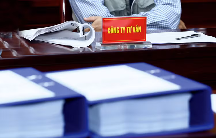 Một số chủ đầu tư thích “đóng cửa bảo nhau”, một số khác không nắm được quy định về xử phạt tư vấn đấu thầu vi phạm. Ảnh: Lê Tiên