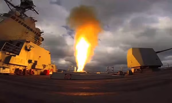 Tàu USS Mason phóng tên lửa SM-2 trong cuộc tập trận hồi tháng 3. Ảnh: US Navy.