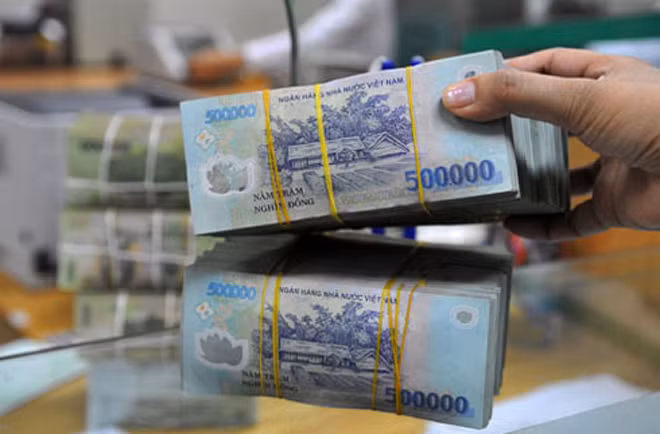 Lãi suất tiếp tục nhích lên trong cuộc đua giữa các ngân hàng.