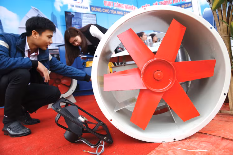 Nhà nước, doanh nghiệp nên tiếp tục đầu tư và ưu tiên phát triển công nghiệp hỗ trợ cho ngành cơ khí. Ảnh: Lê Tiên