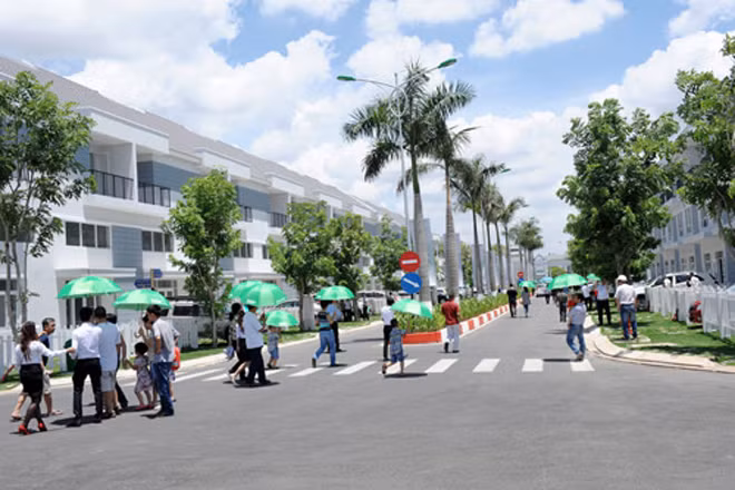 Một dự án nhà phố compound hút khách tại khu Đông TP HCM. Ảnh:Vũ Lê