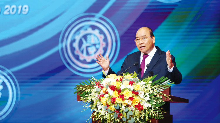 Thủ tướng nhắc nhở doanh nghiệp cần chủ động đổi mới chính mình, luôn nghĩ đến chìa khóa công nghệ mỗi khi cần giải quyết một bài toán sản xuất. Ảnh: Lê Tiên