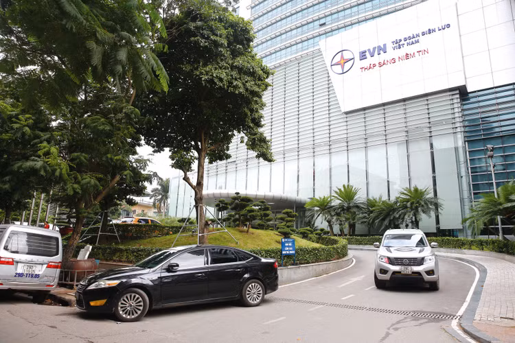 Tập đoàn Điện lực Việt Nam có tỷ lệ giá trị gói thầu áp dụng đấu thầu qua mạng chiếm 58,1% tổng giá trị các gói thầu. Ảnh: Lê Tiên