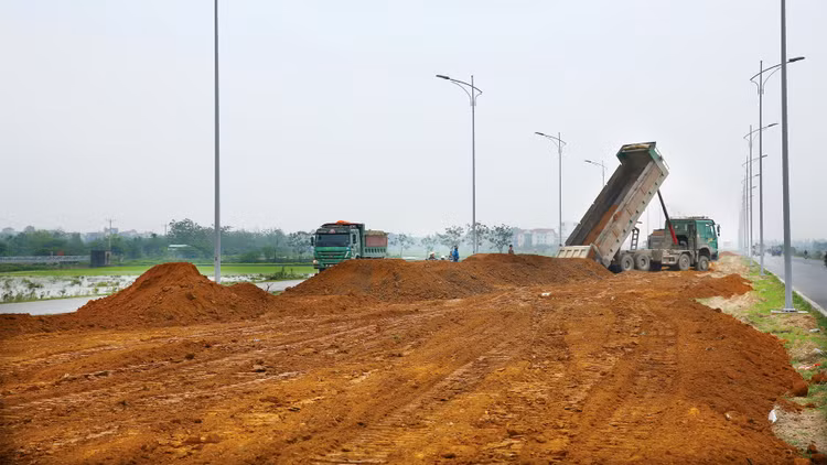 Sau một thời gian trầm lắng, sự chuyển động của nhiều công trình giao thông lớn trong năm 2019 tạo ra nhiều hy vọng. Ảnh: Nhã Chi