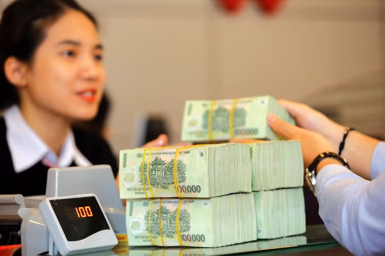 Lãi suất cho vay hiện ở mức 4,3 - 5,5%/năm với kỳ hạn dưới 6 tháng, 5,5 - 7,5%/năm với kỳ hạn 6 đến dưới 12 tháng và 6,4 - 8,1%/năm với kỳ hạn 12 - 13 tháng. Ảnh: Minh Dũng