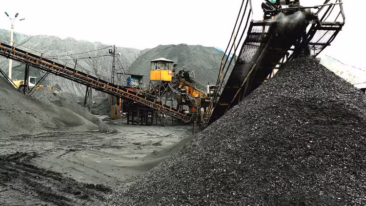 Gói thầu số 9b thuộc Dự án Đầu tư xây dựng Công trình Nhà máy sàng - tuyển than Khe Chàm. Ảnh: Đỗ Phương