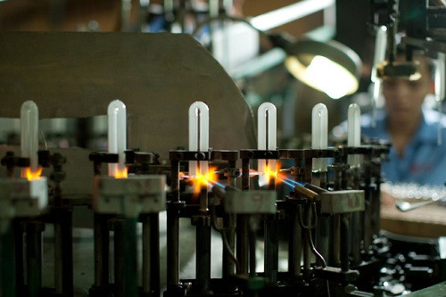 Dù số lượng cổ phiếu niêm yết gấp 3 lần nhưng vốn hóa của Điện Quang đang thấp hơn Rạng Đông do giá cổ phiếu liên tục giảm mạnh.