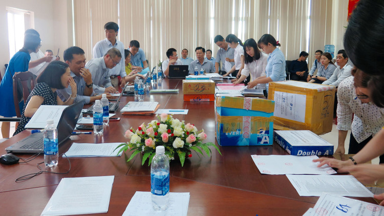 Theo Bộ Tài chính, nếu triển khai phương thức mua sắm tập trung tốt trên phạm vi toàn quốc, số tiền Nhà nước tiết kiệm được sẽ chiếm tỷ lệ 15% tổng giá trị mua sắm, tương đương 30.200 tỷ đồng/năm. Ảnh: Nhã Chi