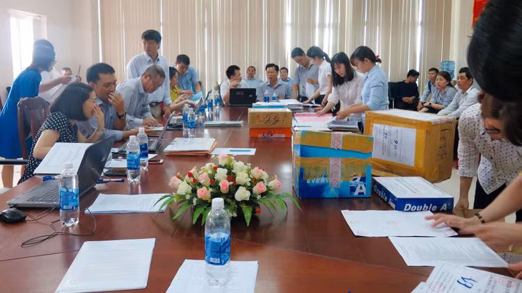 Theo Bộ Tài chính, nếu triển khai phương thức mua sắm tập trung tốt trên phạm vi toàn quốc, số tiền Nhà nước tiết kiệm được sẽ chiếm tỷ lệ 15% tổng giá trị mua sắm, tương đương 30.200 tỷ đồng/năm. Ảnh: Nhã Chi