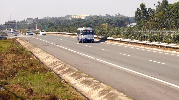 Ủy ban Thường vụ Quốc hội yêu cầu đầu tư theo hình thức hợp đồng BOT chỉ áp dụng đối với các tuyến đường bộ mới. Ảnh: Lê Tiên