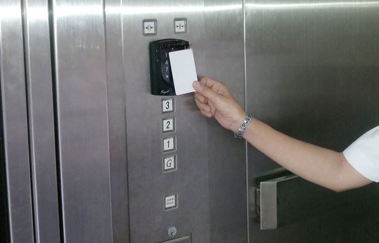 Giá dự thầu sau giảm giá của nhà thầu trúng thầu - Công ty TNHH Hoàng Phúc là 1,7 tỷ đồng trong khi giá dự thầu của SCT là 1,47 tỷ đồng. Ảnh: Nam Hoài