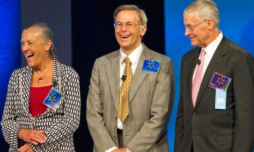 Alice, Jim và Rob Walton là ba thành viên trong gia đình sở hữu Walmart. Ảnh:Walmart