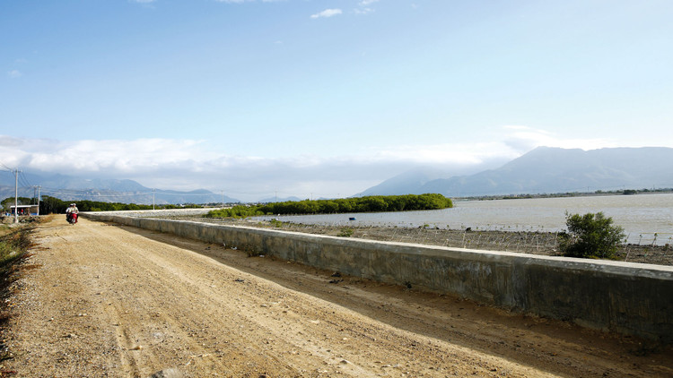 Dự án Đầu tư khu phức hợp lấn biển Phú Hài chưa hoàn chỉnh thủ tục môi trường và hồ sơ xin cấp phép xây dựng. Ảnh: Bùi Đức Thâu