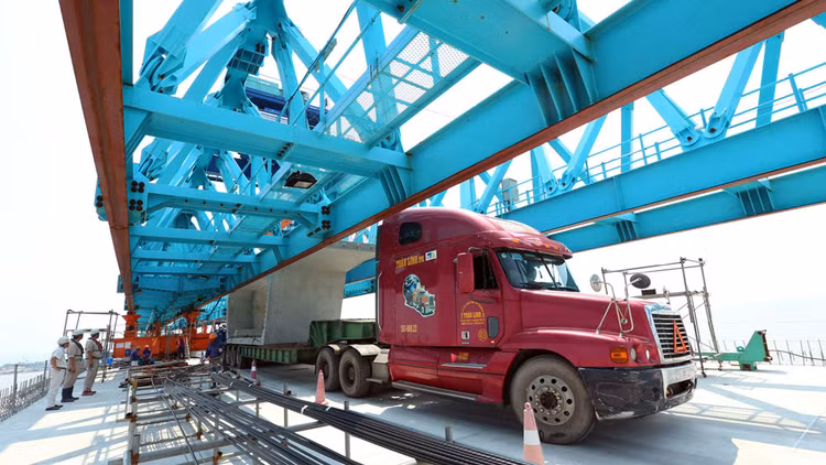 Giải ngân vốn đầu tư công đến hết ngày 30/4/2020 ước đạt 89,3 nghìn tỷ đồng, cao hơn cùng kỳ năm 2019, đây là nỗ lực lớn của các đơn vị, trong đó có Bộ KH&ĐT. Ảnh: Tường Lâm