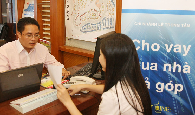 Tăng trưởng tín dụng để đầu tư kinh doanh dự án bất động sản có giảm tốc, nhưng tín dụng cho vay để mua bất động sản thông qua cho vay tiêu dùng lại tăng. Ảnh: Tường Lâm