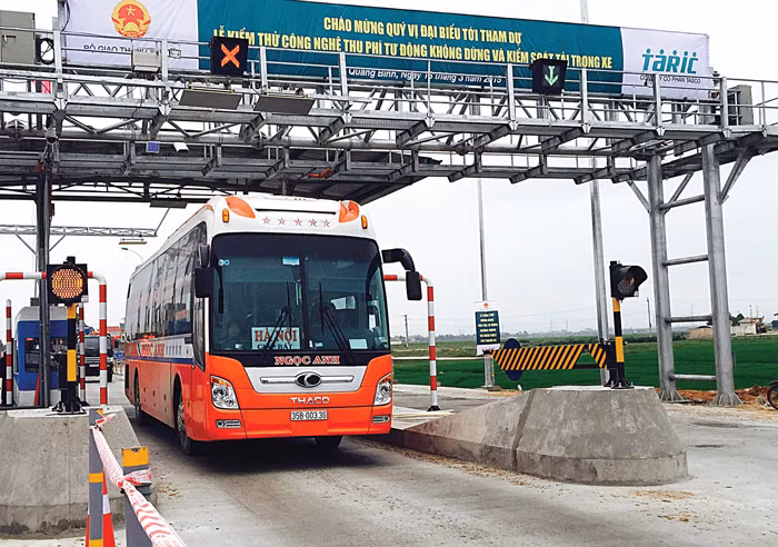 Việc triển khai thu phí không dừng đang gặp nhiều vướng mắc. Ảnh: Minh Trí