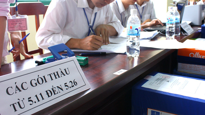 Nếu có chuyện nhà thầu chạy dự án, không thể nói chủ đầu tư là vô can, bởi vì chính họ hoặc cấp trên của họ đã “bật đèn xanh” cho nhà thầu “ruột” ngay từ khi chưa đấu thầu. Ảnh: Tiên Giang