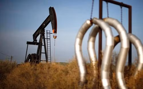 Một mỏ dầu ở Bakersfield, California, Mỹ - Ảnh: Reuters.