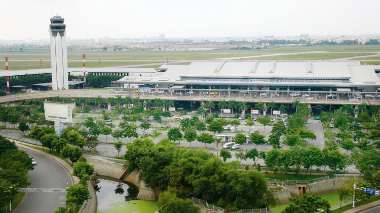 Sớm khởi công nhà ga T3 sẽ giúp giải quyết tình trạng quá tải tại sân bay Tân Sơn Nhất. Ảnh: Lê Tiên