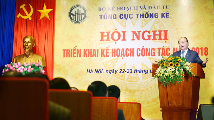 Thủ tướng yêu cầu nghiên cứu, áp dụng chuẩn mực quốc tế, chuẩn hóa quy trình và ứng dụng công nghệ hiện đại vào ngành thống kê. Ảnh: Lê Tiên