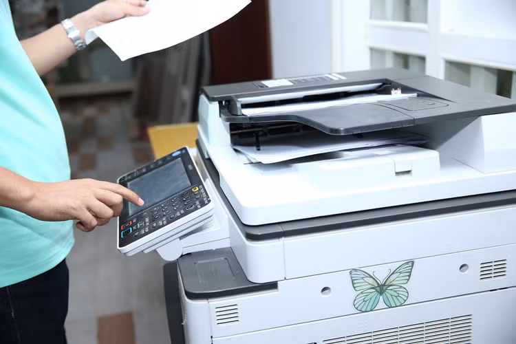 Hàng hóa trong nhiều gói thầu không đơn thuần là cuộc đua giữa các nhà thầu mà còn là sự giành giật thị phần của các hãng sản xuất. Ảnh: Nhã Chi