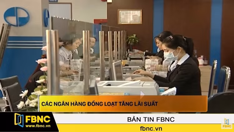 Các ngân hàng đồng loạt tăng lãi suất