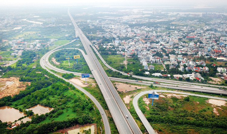 Tổng mức đầu tư của 3 dự án thành phần trên tuyến cao tốc Bắc - Nam dự kiến chuyển sang đầu tư bằng nguồn vốn đầu tư công khoảng 33.600 tỷ đồng. Ảnh: Lê Tiên