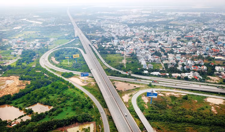 Tổng mức đầu tư của 3 dự án thành phần trên tuyến cao tốc Bắc - Nam dự kiến chuyển sang đầu tư bằng nguồn vốn đầu tư công khoảng 33.600 tỷ đồng. Ảnh: Lê Tiên