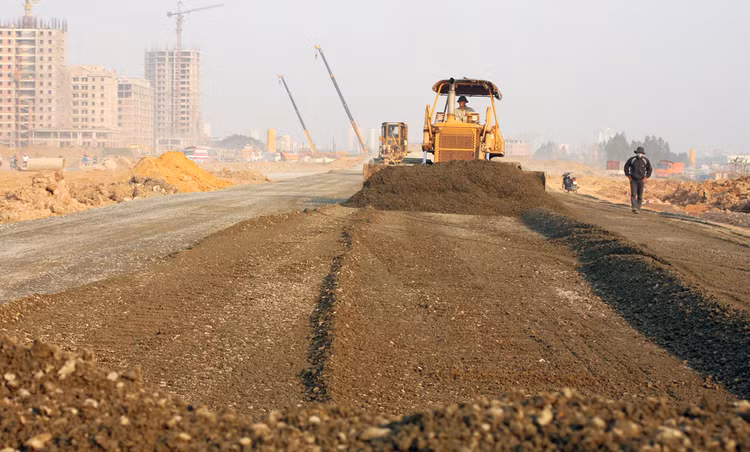 Quá trình kiến nghị đã lộ ra việc một nhà thầu lớn tại miền Trung cho mượn hồ sơ để một nhà thầu khác dự thầu gói thầu xây lắp giao thông quy mô lớn tại TP.HCM. Ảnh: Tiên Giang