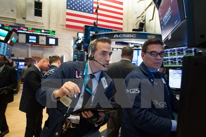 Giao dịch viên tại Sàn giao dịch chứng khoán New York, Mỹ. (Nguồn: AFP/TTXVN)