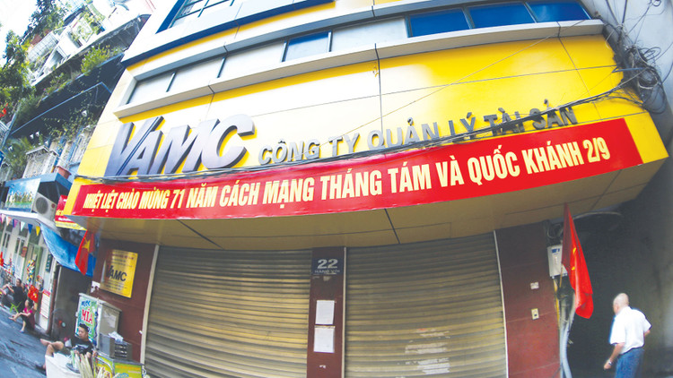 Việc xử lý nợ xấu gặp nhiều khó khăn do thiếu minh bạch thông tin. Ảnh: Lê Tiên