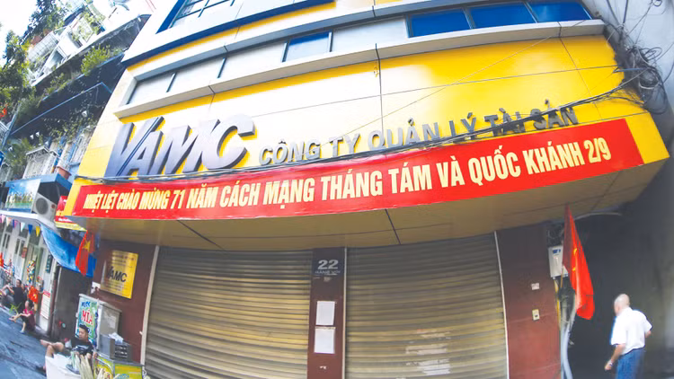 Việc xử lý nợ xấu gặp nhiều khó khăn do thiếu minh bạch thông tin. Ảnh: Lê Tiên