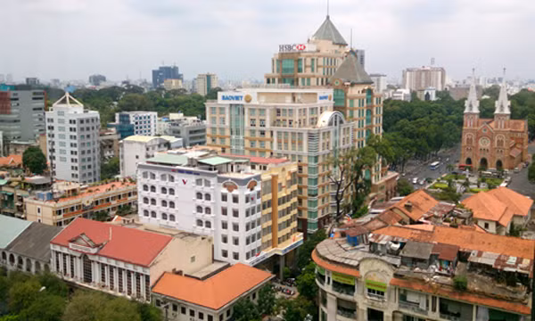 Giá thuê mặt bằng bán lẻ tại 2 đô thị lớn nhất Việt Nam đều trên đà giảm. Ảnh: Vũ Lê