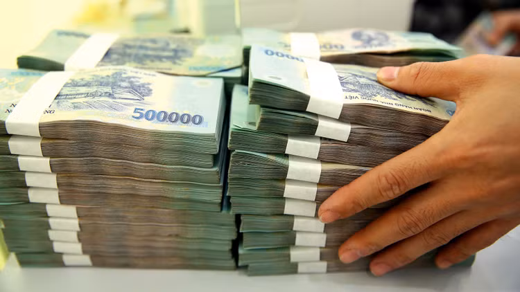 Cầu tín dụng giảm, tiềm ẩn tăng nợ xấu là những tác động của dịch Covid-19 tới tăng trưởng tín dụng. Ảnh: Lê Tiên