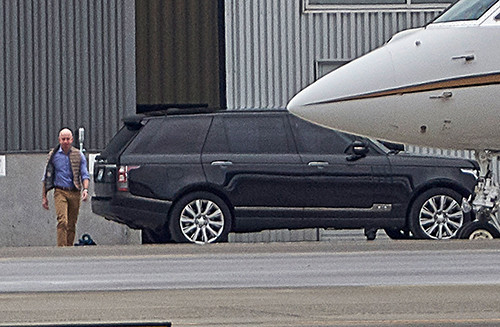 Jeff Bezosxuất hiệnở thành phố Seattle hôm 18/1. Ảnh:US Magazine