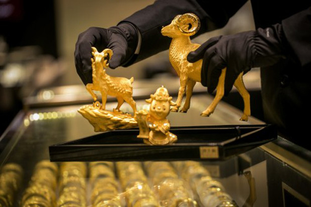 Nhà đầu tư vàng hiện không còn quá lo lắng về việc Fed tăng lãi suất ngay trong tháng này và tháng sau nữa. Ảnh: Bloomberg.