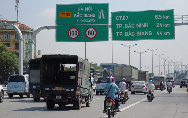 Cao tốc Hà Nội - Bắc Giang sắp phải đầu tư thêm 1.200 tỷ đồng để làm đường gom cho xe máy. Ảnh: Ngọc Hải
