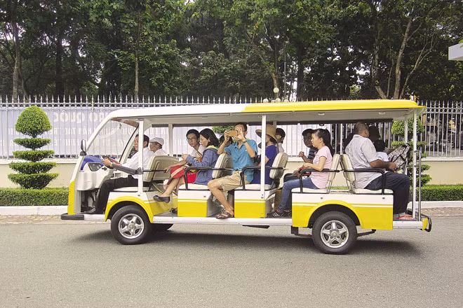 TP.HCM: Sẽ thí điểm 3 tuyến xe ô tô điện