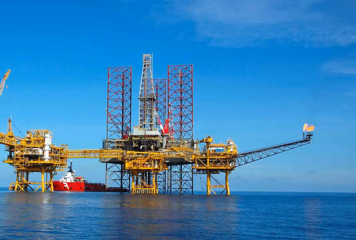 Tiến độ cổ phần hóa các doanh nghiệp nhà nước thuộc lĩnh vực viễn thông, dầu khí… rất chậm. Ảnh: Hoàng Hà