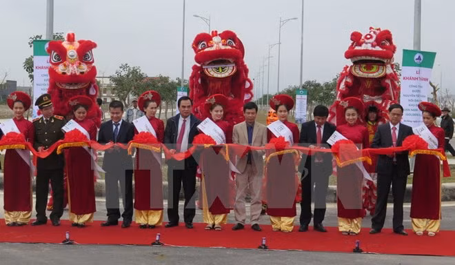 Lễ cắt băng khánh thành công trình. (Ảnh: Văn Sơn/TTXVN)